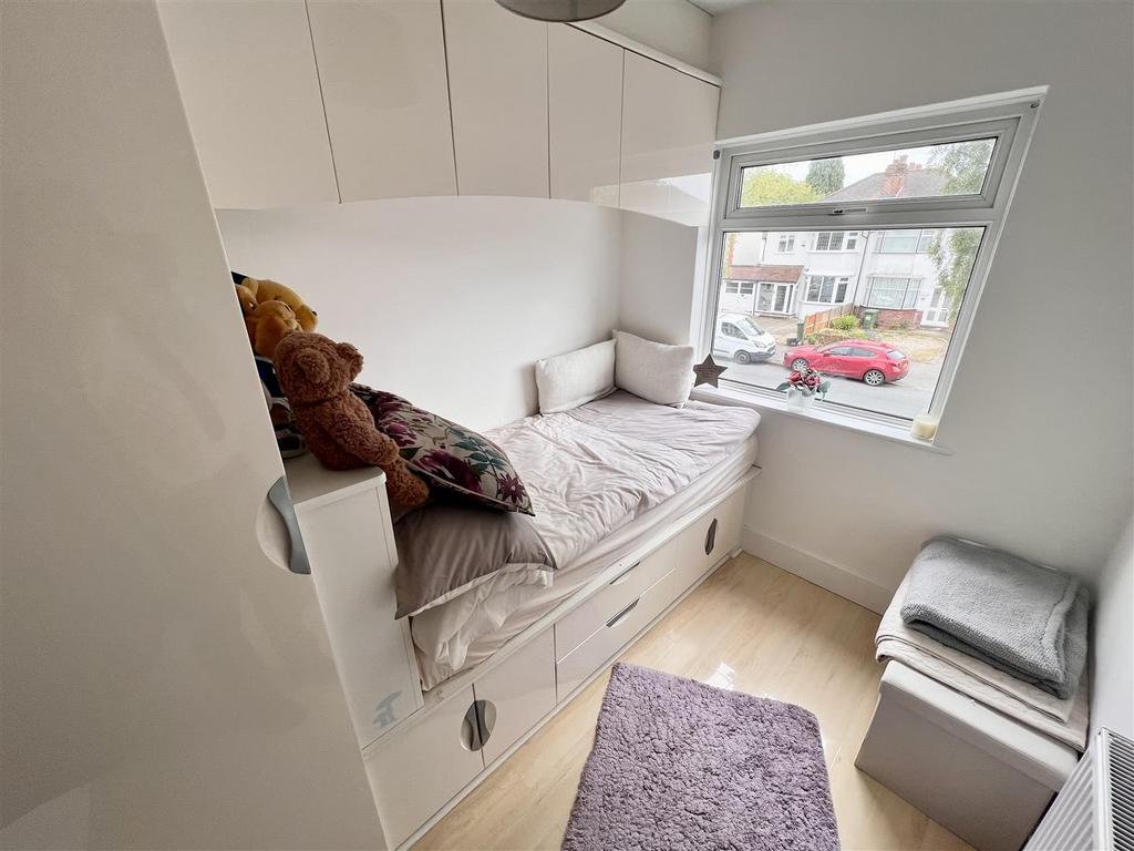 CR123 Bed3.jpg