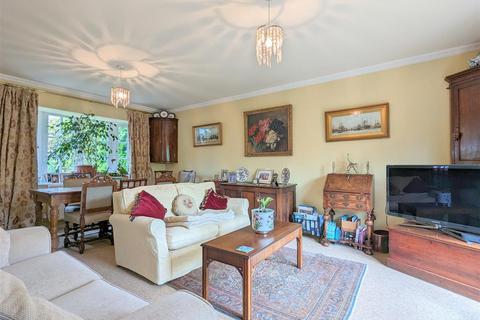 4 Benton Close, Malvern, WR14 4LL