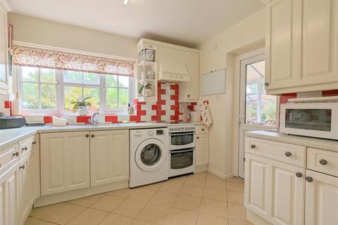 4 Benton Close, Malvern, WR14 4LL