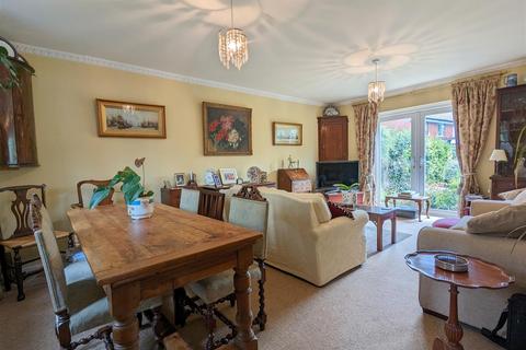 4 Benton Close, Malvern, WR14 4LL