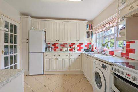 4 Benton Close, Malvern, WR14 4LL
