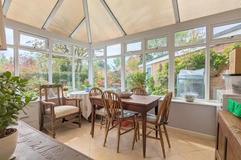 4 Benton Close, Malvern, WR14 4LL