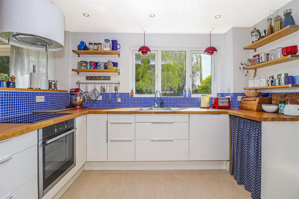 Fitted kitchen