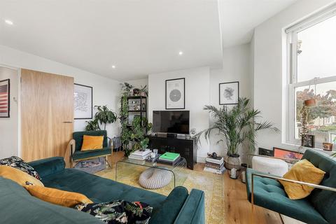 2 bedroom flat to rent, Arodene Road, SW2