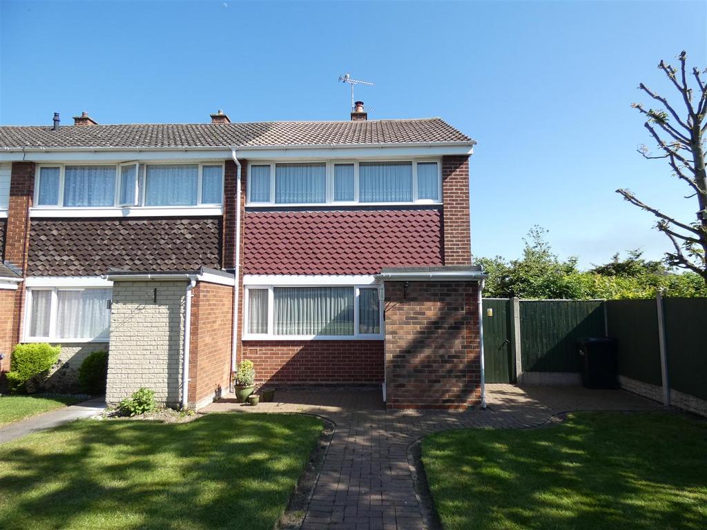 Shrewsbury Road, Stretton, BurtonOnTrent 3 bed townhouse for sale £