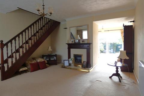 3 bedroom townhouse for sale, Shrewsbury Road, Stretton, Burton-On-Trent
