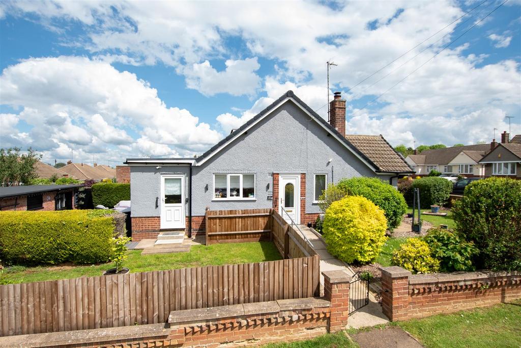 Cedar Way, Wellingborough 2 bed semidetached bungalow £295,000