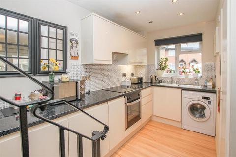 1 Adstock Way, Badgers Dene, Grays, RM17 5EG