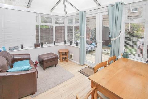 1 Adstock Way, Badgers Dene, Grays, RM17 5EG