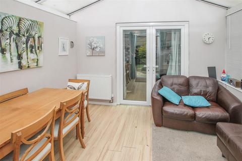 1 Adstock Way, Badgers Dene, Grays, RM17 5EG