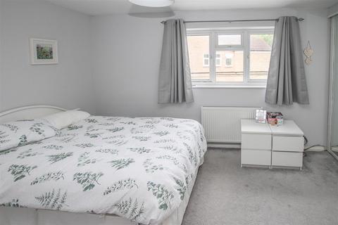 1 Adstock Way, Badgers Dene, Grays, RM17 5EG