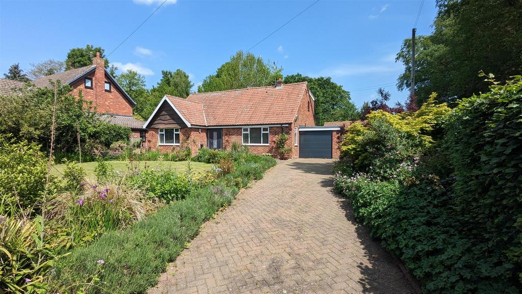 Claxton, York, YO60 7SD 4 bed detached bungalow £500,000