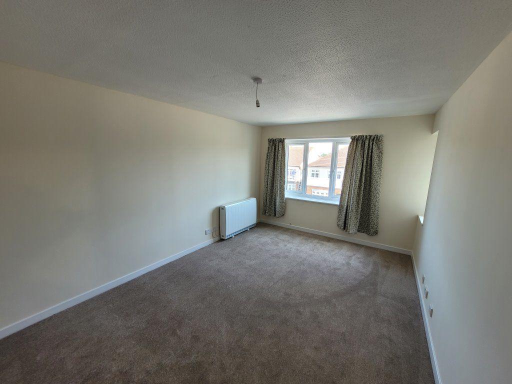 Sandown Court, Rainham Rd Sth, Dagenham 2 bed flat £1,450 pcm (£335 pw)