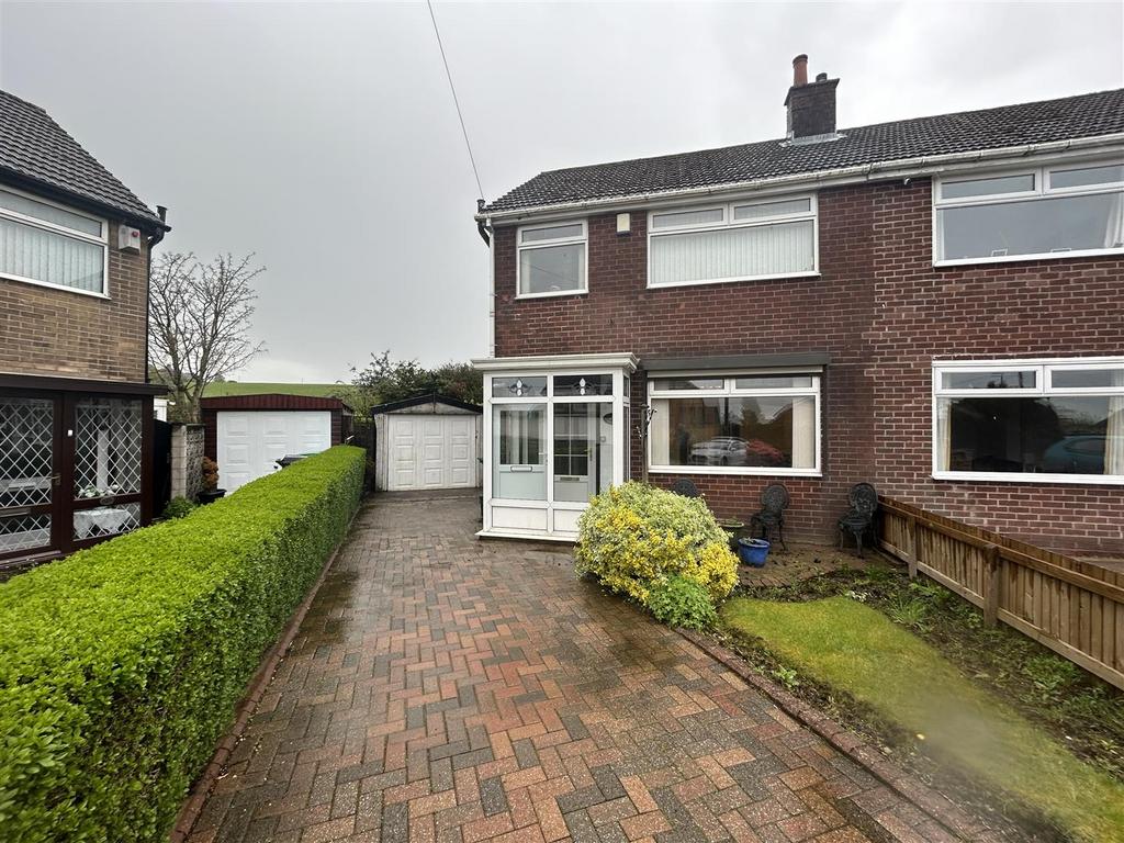 Haugh Hill Road, Moorside, Oldham 3 bed semidetached house for sale