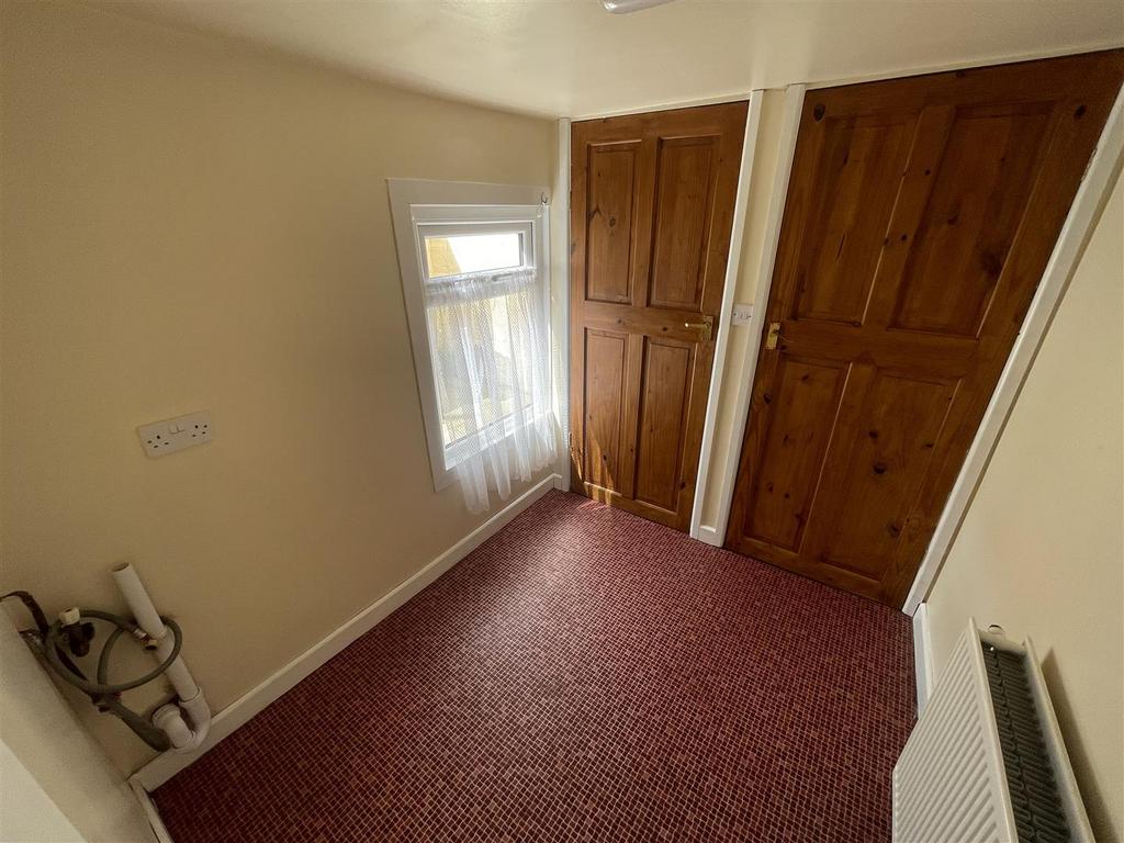 Utility Room/Downstairs WC