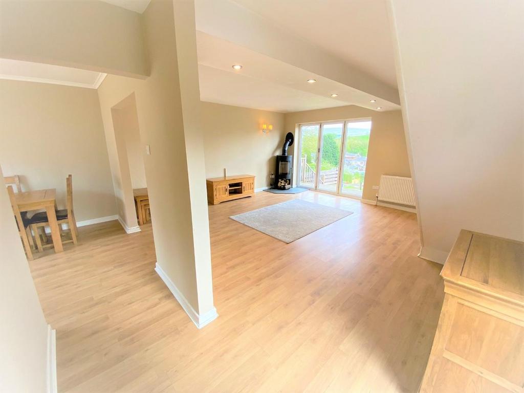 Standroyd Drive, Colne 3 bed house £1,195 pcm (£276 pw)