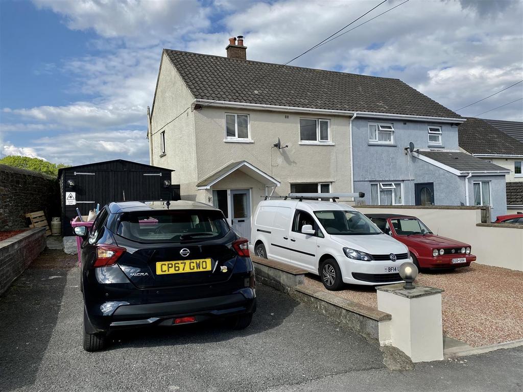 Heol Y Deri, Cwmgwili, Llanelli 3 bed semidetached house for sale £