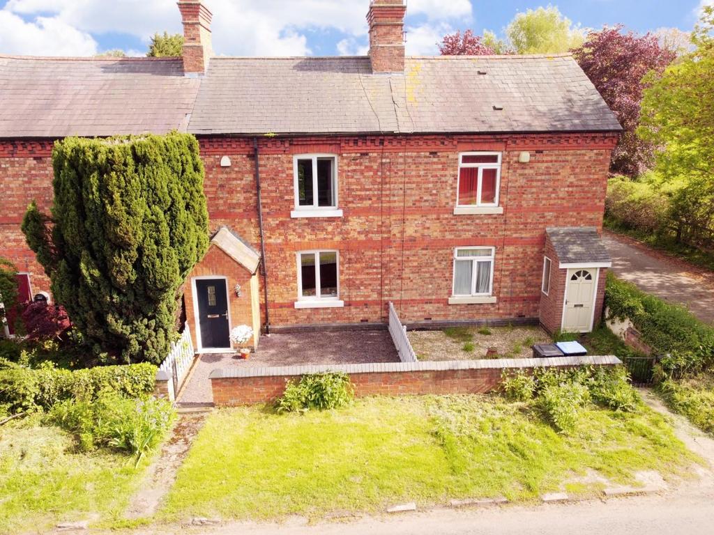 Three Bridges Road, Long Buckby, Northampton NN6 2 bed cottage for sale