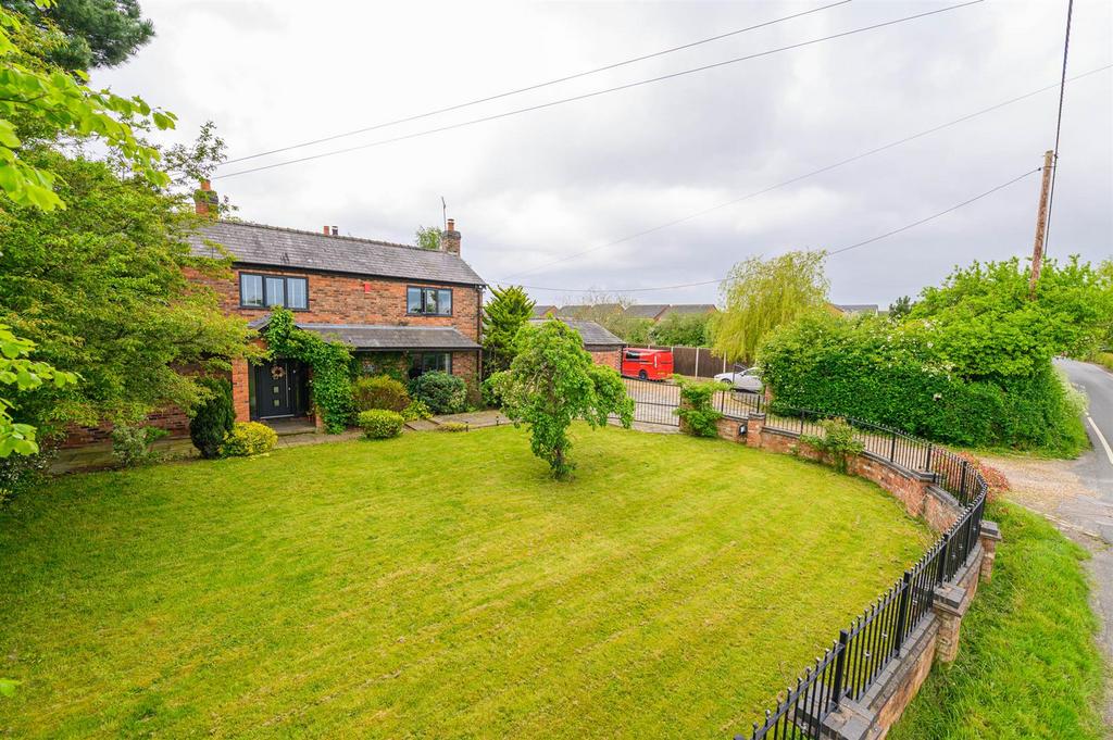 Stoneley Farm, Stoneley Road, Crewe 5 bed detached house £585,000