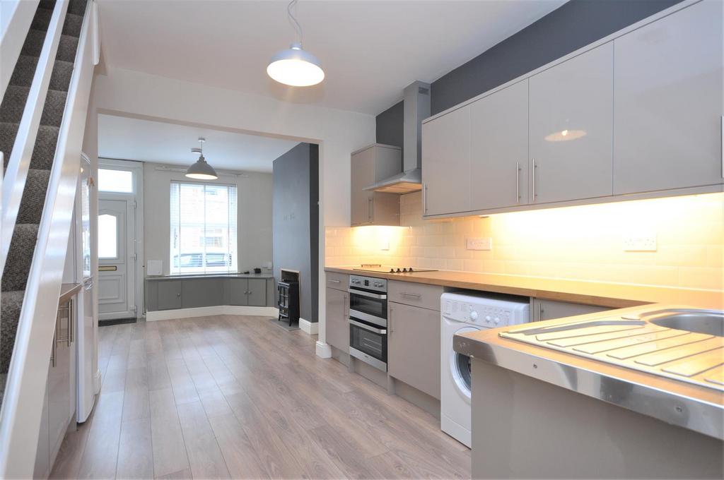 Kitchener Street, York 2 bed house £950 pcm (£219 pw)