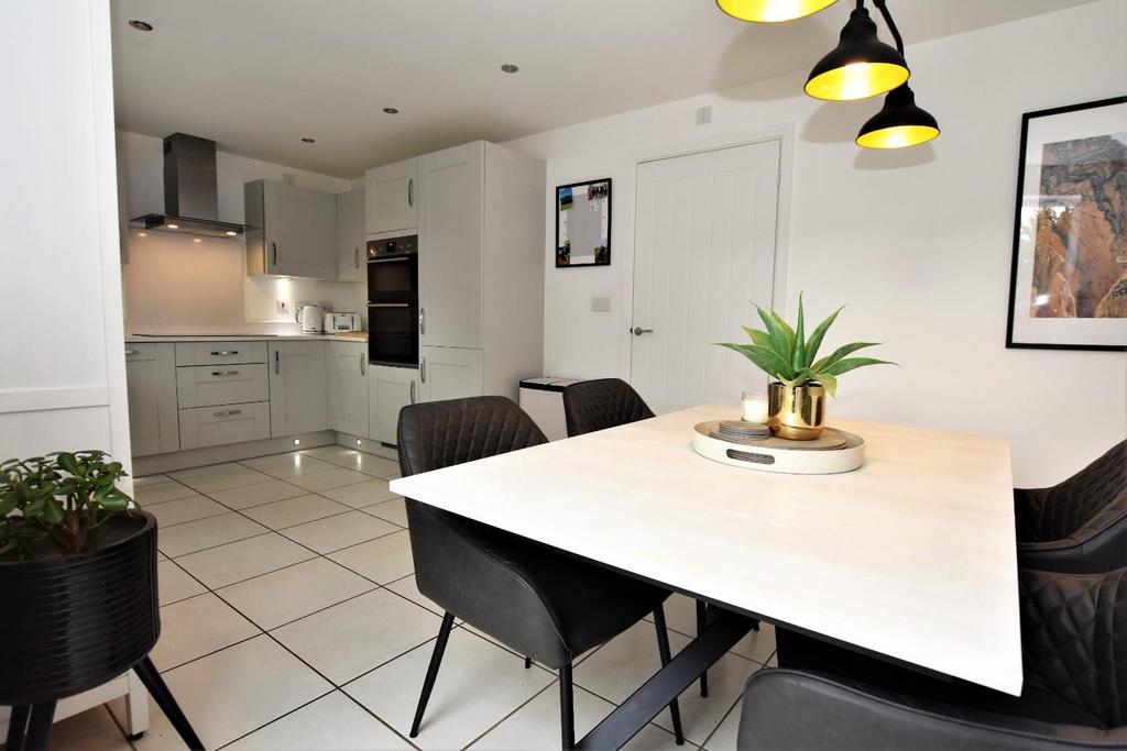 Dining Area 2.JPG
