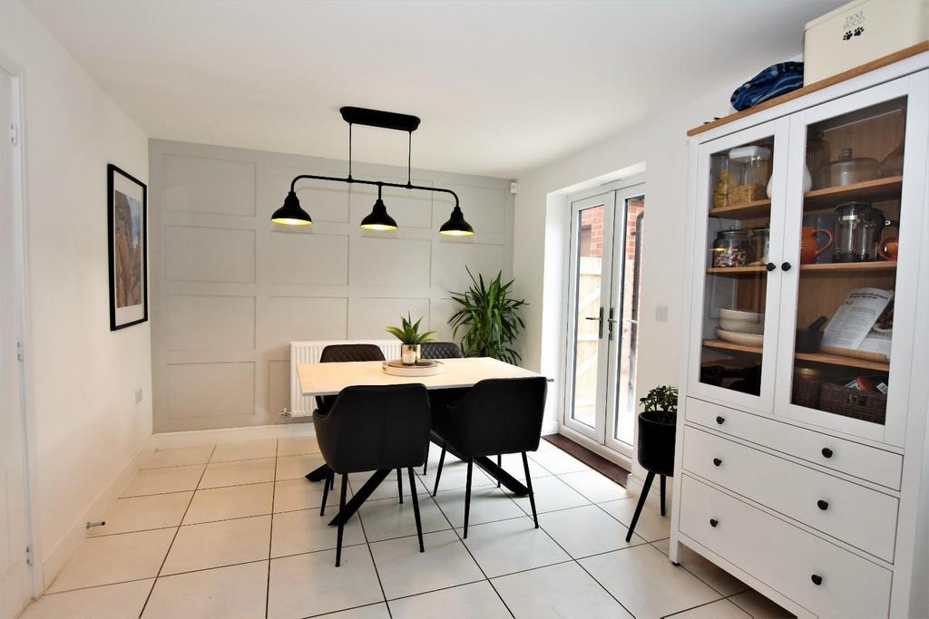 Kitchen Diner.JPG
