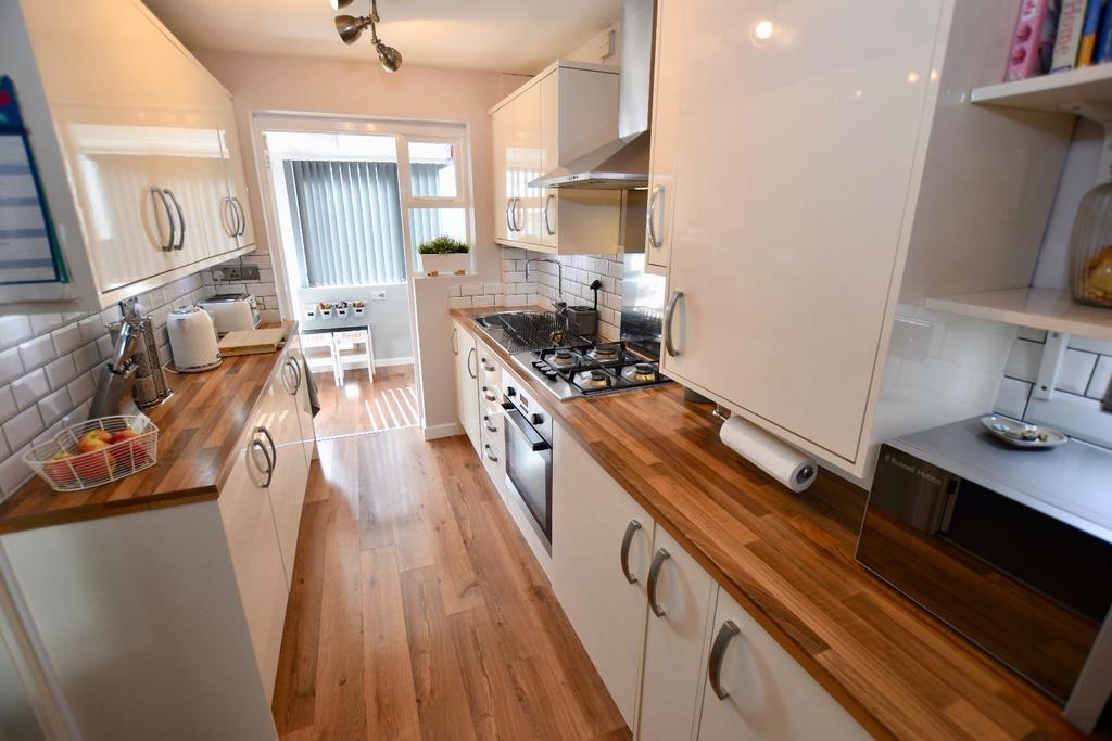 Wendover Rise, Allesley Park, Coventry 3 bed end of terrace house £