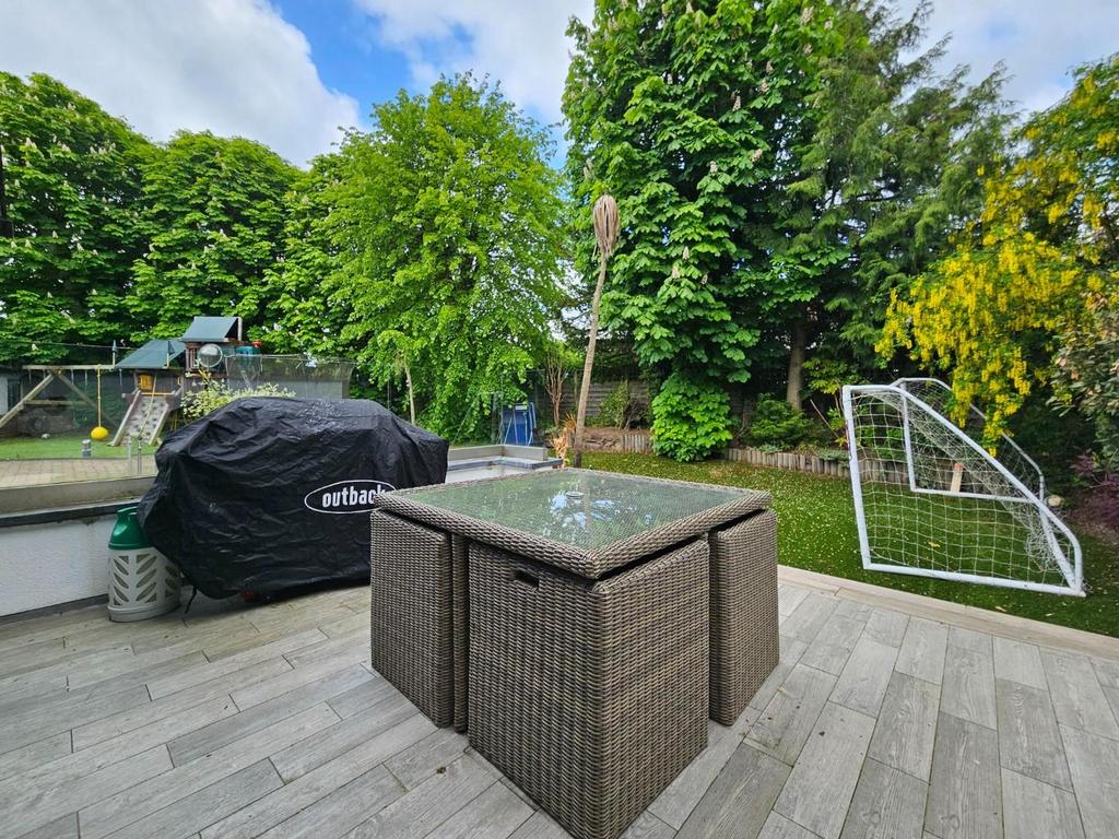 Entertaining Area 2
