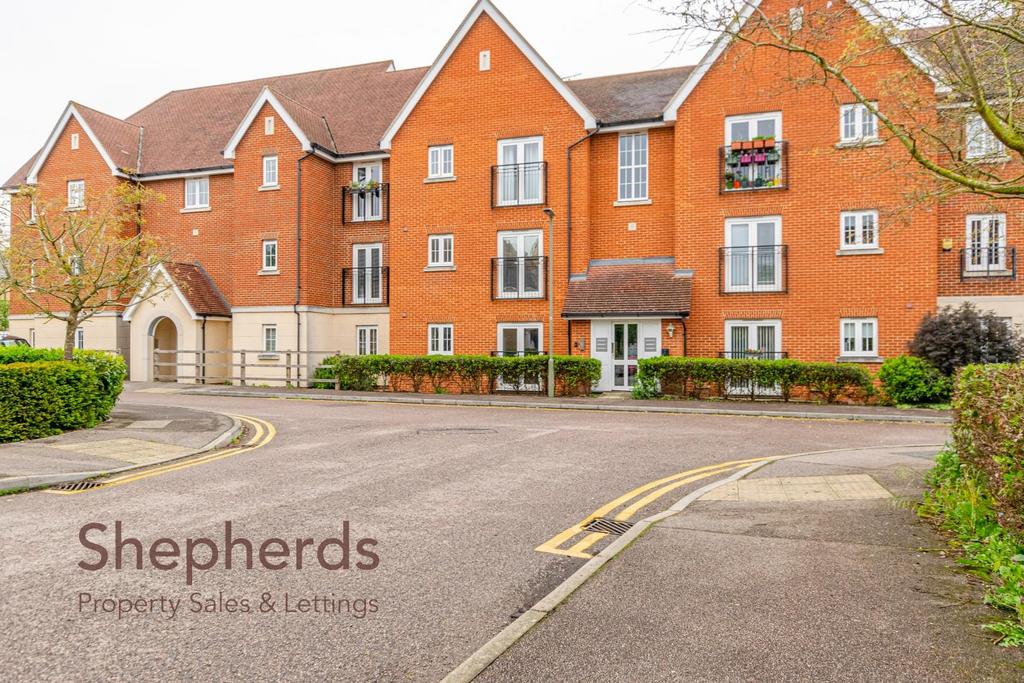 Sanville Gardens, Stanstead Abbotts SG12 2 bed flat for sale £310,000