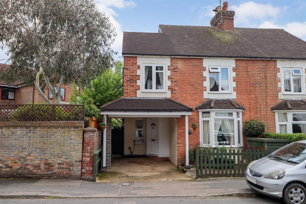 Spencers Road, Horsham 3 bed semidetached house for sale £425,000