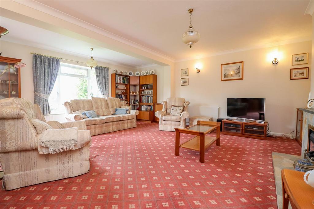 Collingwood Road, Horsham 3 bed detached house £675,000