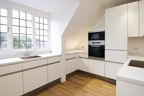 4 bedroom flat to rent, Templewood Avenue, Hampstead, NW3