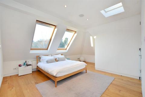 4 bedroom flat to rent, Templewood Avenue, Hampstead, NW3