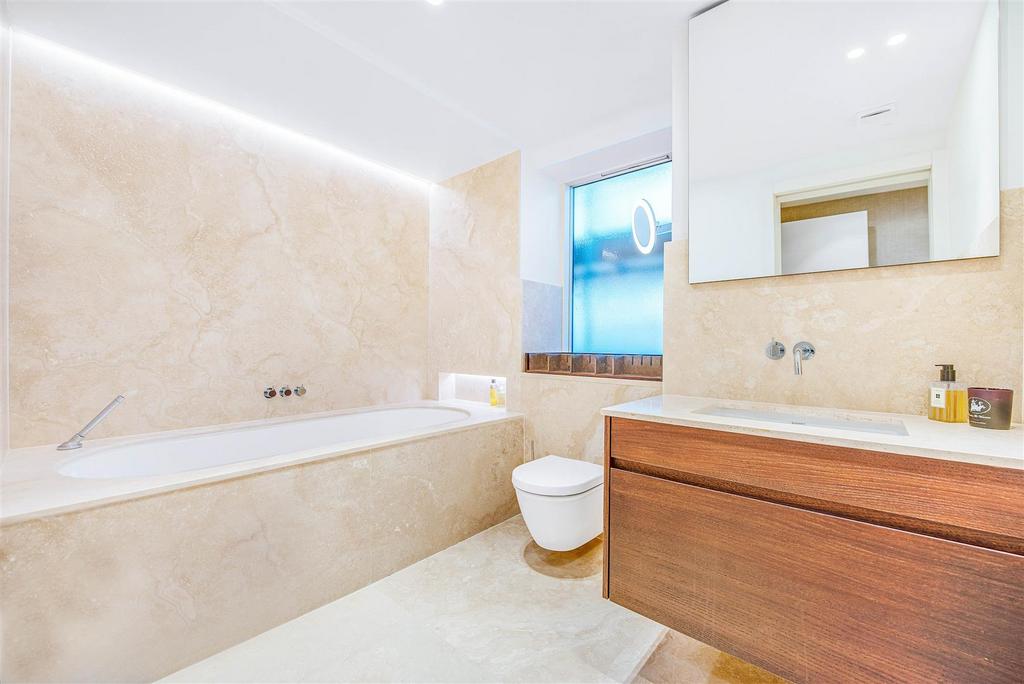Bathroom (2).jpg