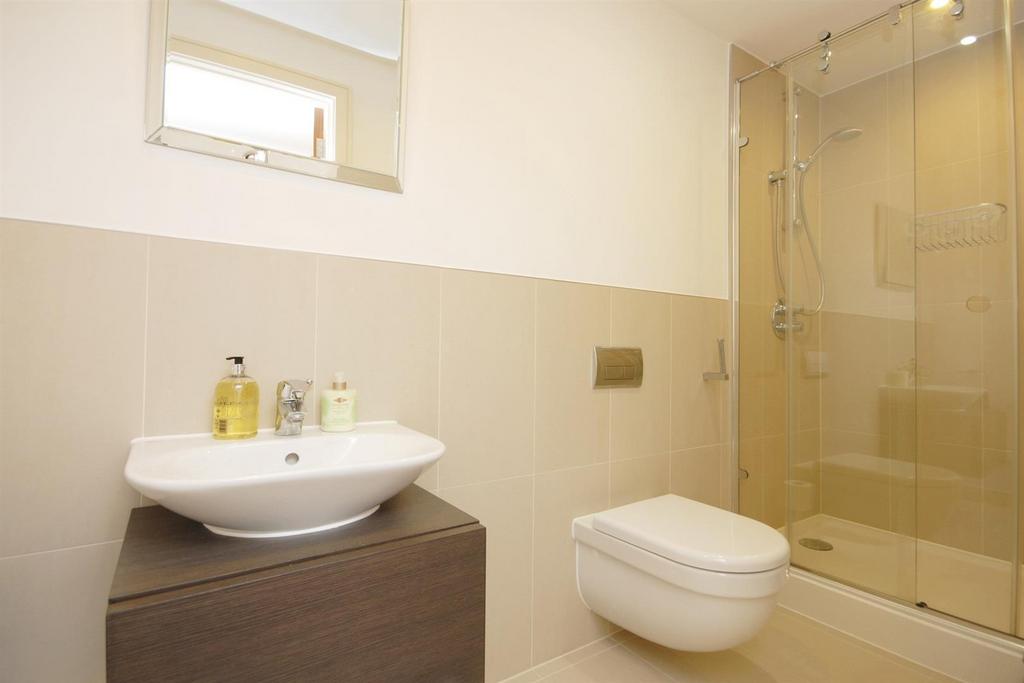En-Suite Shower.JPG