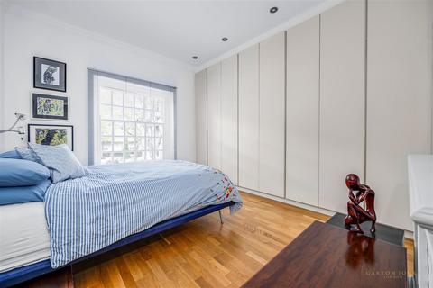 Flat 3, 40 Smith Square, London, SW1P 3HL