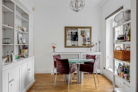 Flat 3, 40 Smith Square, London, SW1P 3HL