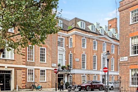 Flat 3, 40 Smith Square, London, SW1P 3HL