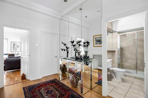 Flat 3, 40 Smith Square, London, SW1P 3HL