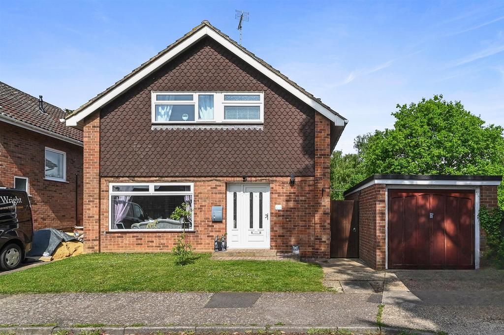 Elm Close, Brantham, Manningtree 3 bed detached house for sale £395,000