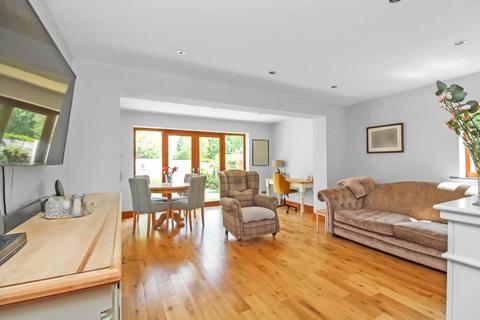 2 Gables Court, Dishforth, Thirsk, YO7 3LT
