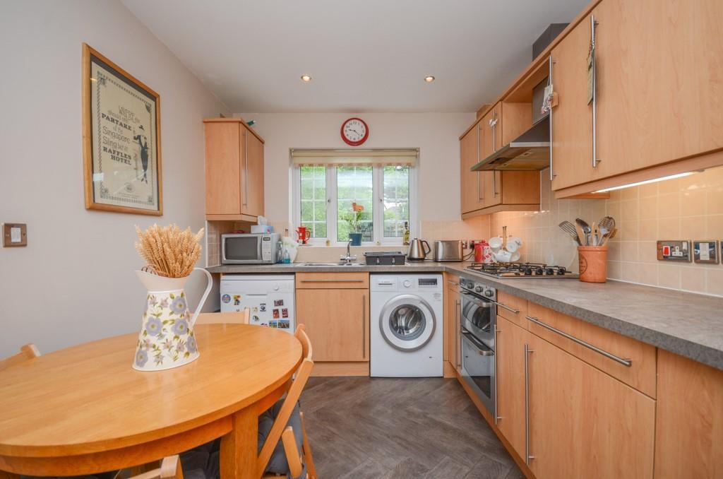 Kitchen pic 2.jpg