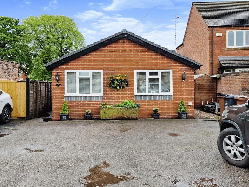 Station Road, Hatton, Derby 4 bed detached bungalow £345,000