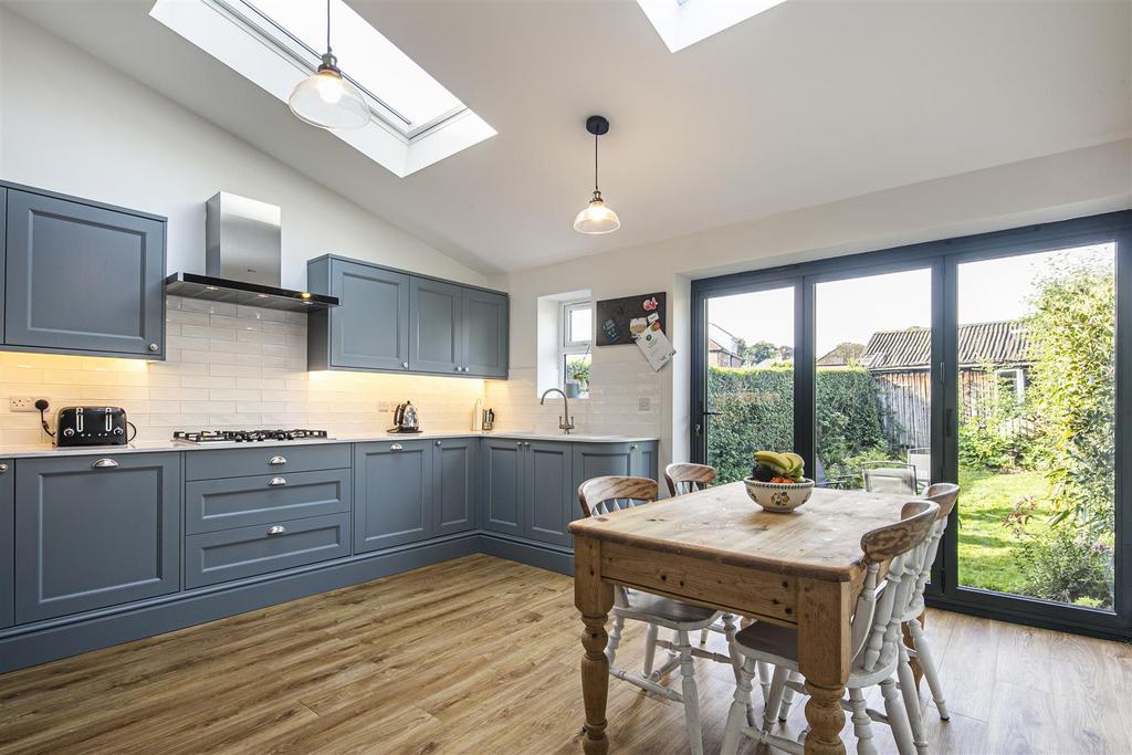 Dining kitchen