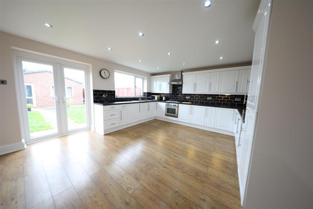 Belgrave Drive, Hull 3 bed semidetached house £215,000