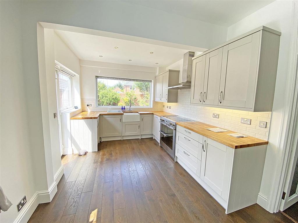 Elson Road, Formby, Liverpool 4 bed semidetached house £2,100 pcm (£