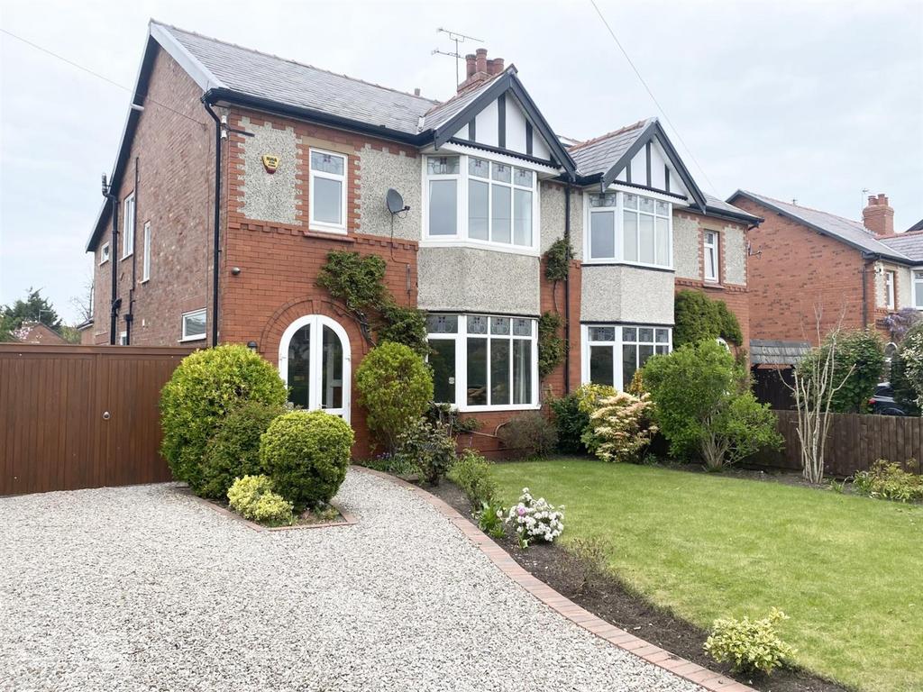 Elson Road, Formby, Liverpool 4 bed semidetached house £2,100 pcm (£