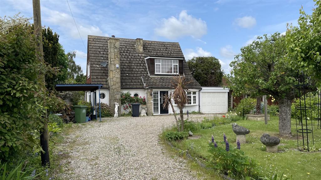 Jones Road, Goffs Oak 3 bed detached house for sale £749,995