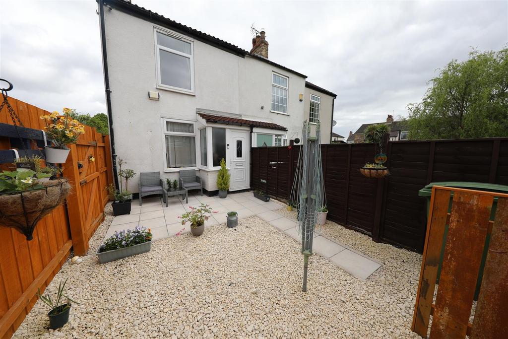Pearts Arch, First Lane, Hessle 2 bed semidetached house for sale £