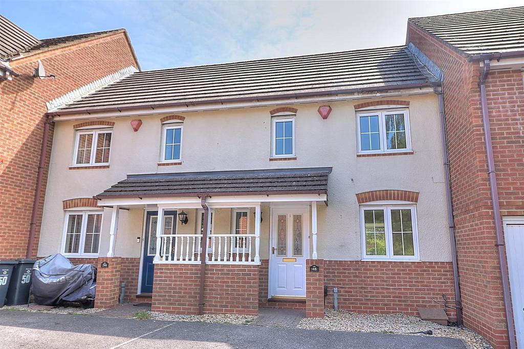 Hemlock Way, Knightwood Park... 2 bed terraced house £1,050 pcm (£242 pw)